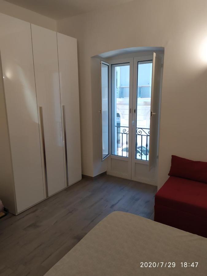 Casa Vacanze Dany Taranto Exteriör bild